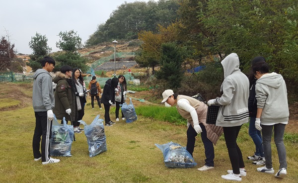 천안 청수고, 학부모와 함께 지역 환경정화 봉사활동