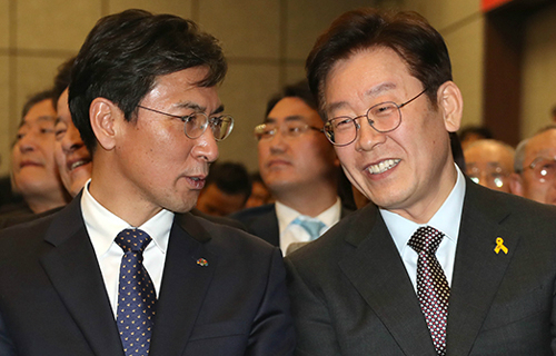 차기 與 지도자,  안희정 21.7% vs 이재명 20.6% '박빙'