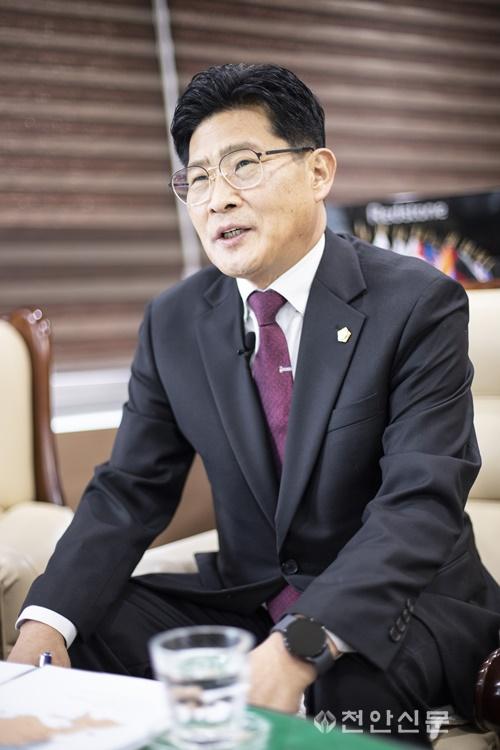 [신년 인터뷰] 정도희 천안시의회 의장 “기초의원, 소신정치 위해 정당공천제 폐지돼야”