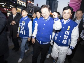 [포토] '격전지' 천안갑 집중유세 민주당 이재명 대표 '자신만만'