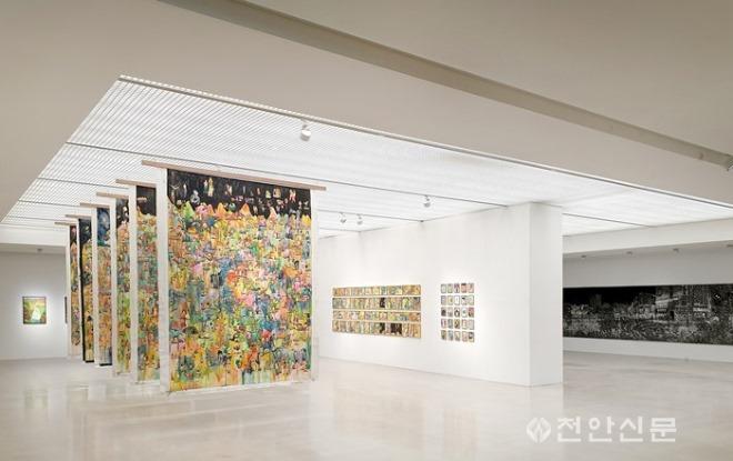 Installation Views (2) of The 13th Hesitation at Arario Gallery Cheonan.jpg
